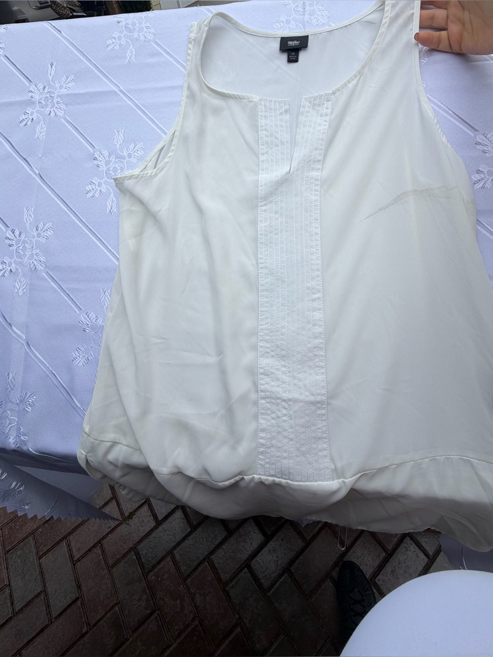Off-White Pintuck Bubble Hem Sleeveless Blouse Size Large